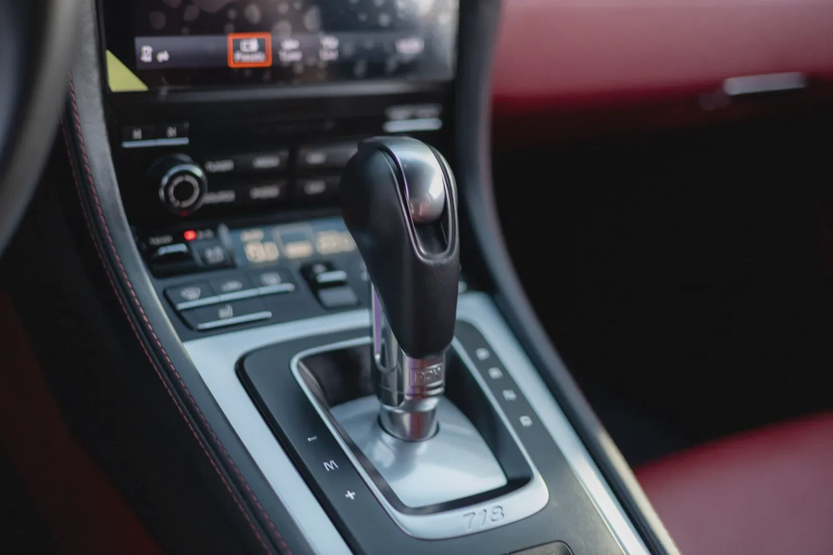 Porsche Cayman 718 2024-5-5