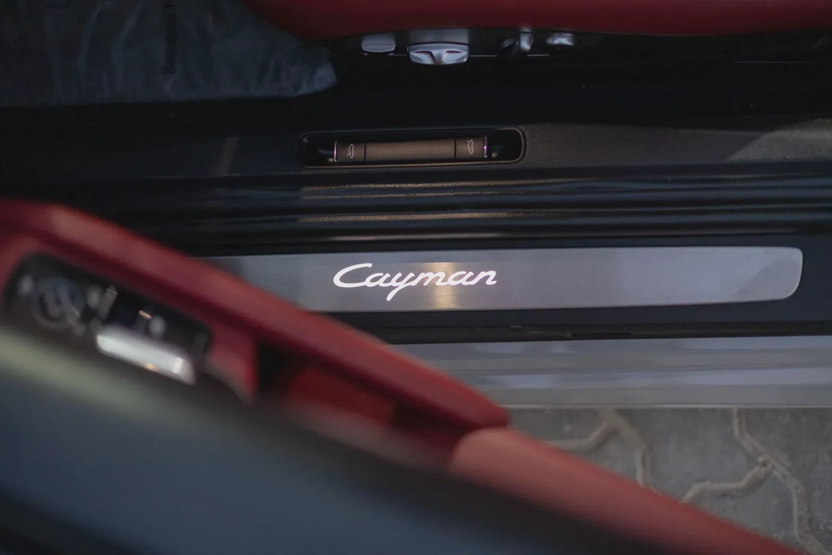 Porsche Cayman 718 2024-10-10