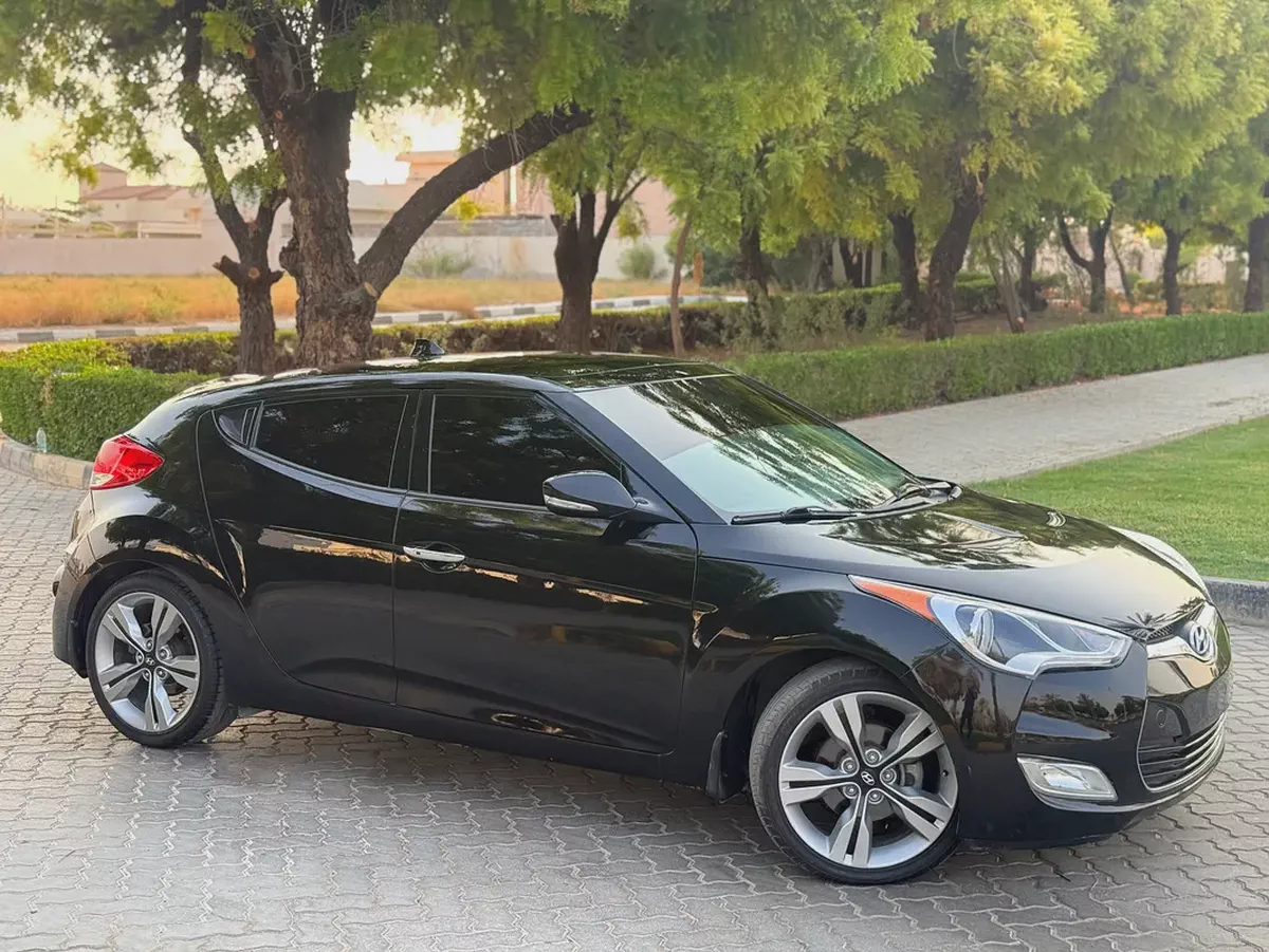 2015 Hyundai Veloster GL GCC Specs in Excellent Condition-1-1