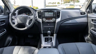 Mitsubishi L200 GLS Mitsubishi L200 Sportero 2.4L Diesel 2025-9