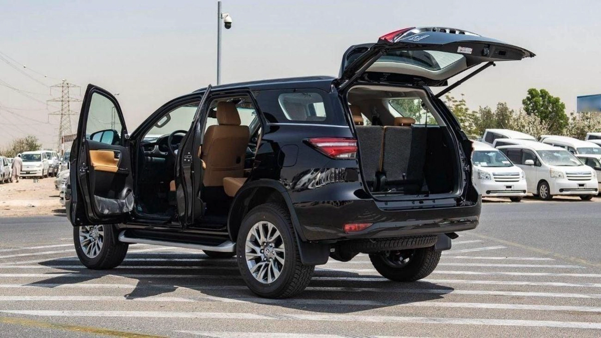 Toyota Fortuner VXR TOYOTA FORTUNER VX SR5 V6 CYLINDER, 4.0P, BLACK COLOR TAN INTERIOR, 4WD-2-0