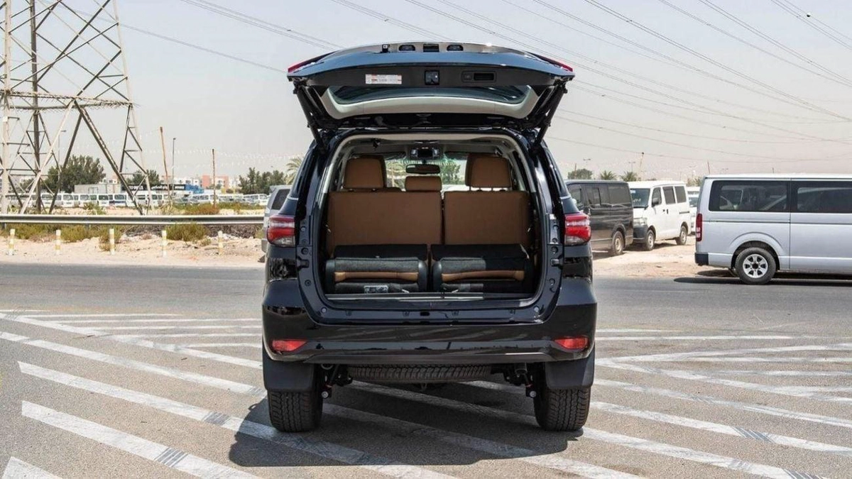 Toyota Fortuner VXR TOYOTA FORTUNER VX SR5 V6 CYLINDER, 4.0P, BLACK COLOR TAN INTERIOR, 4WD-4-0