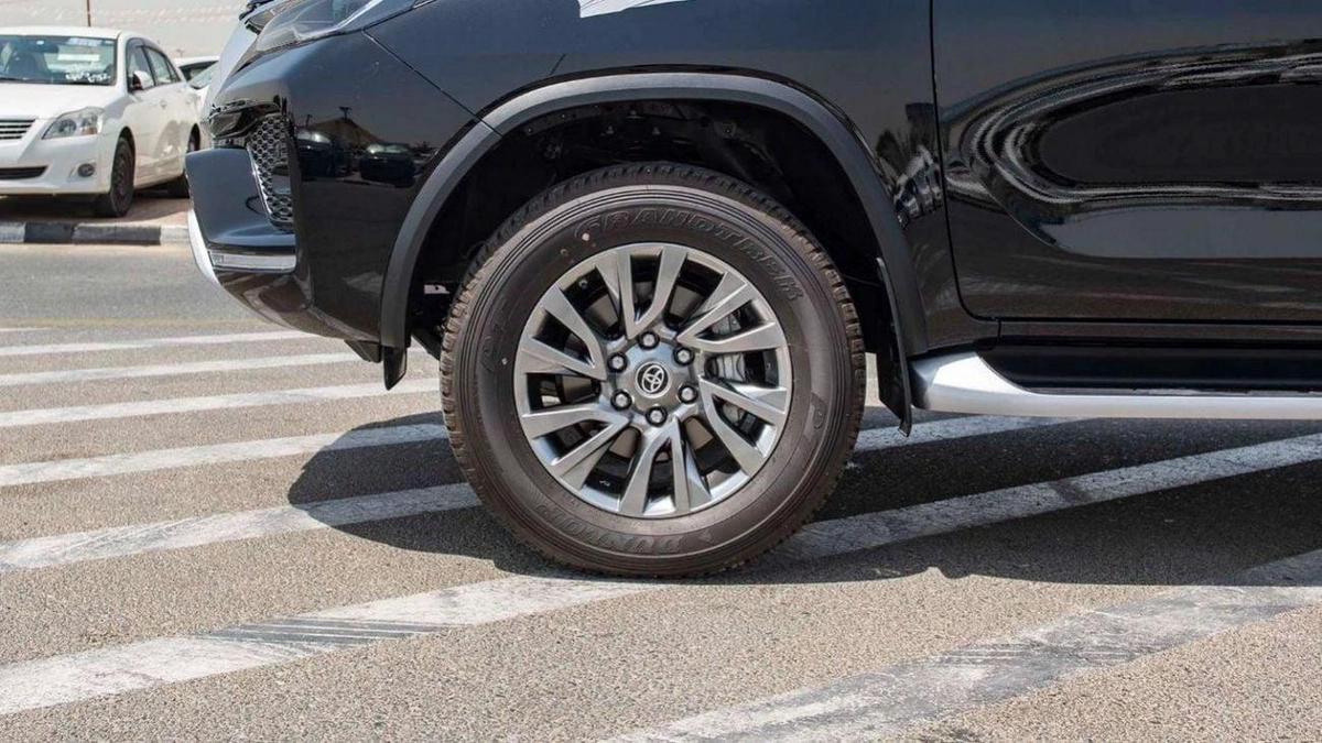 Toyota Fortuner VXR TOYOTA FORTUNER VX SR5 V6 CYLINDER, 4.0P, BLACK COLOR TAN INTERIOR, 4WD-5-0