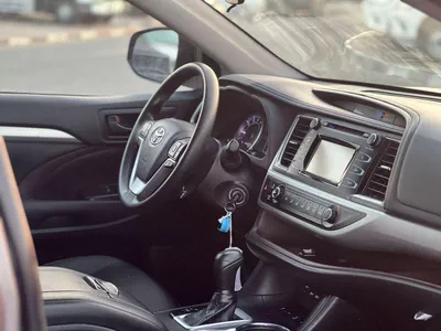 Toyota Highlander LE 2019 Toyota Highlander 3.5L V6 - AWD 4x4 - Rear Camera - Leather seat 7 --13