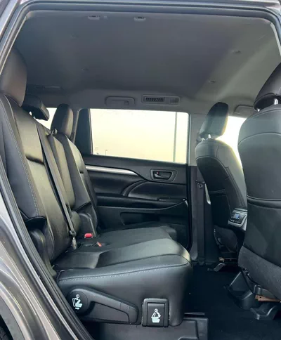 Toyota Highlander LE 2019 Toyota Highlander 3.5L V6 - AWD 4x4 - Rear Camera - Leather seat 7 --14