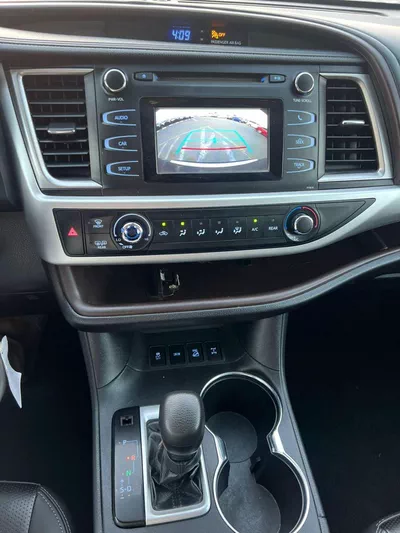 Toyota Highlander LE 2019 Toyota Highlander 3.5L V6 - AWD 4x4 - Rear Camera - Leather seat 7 --20
