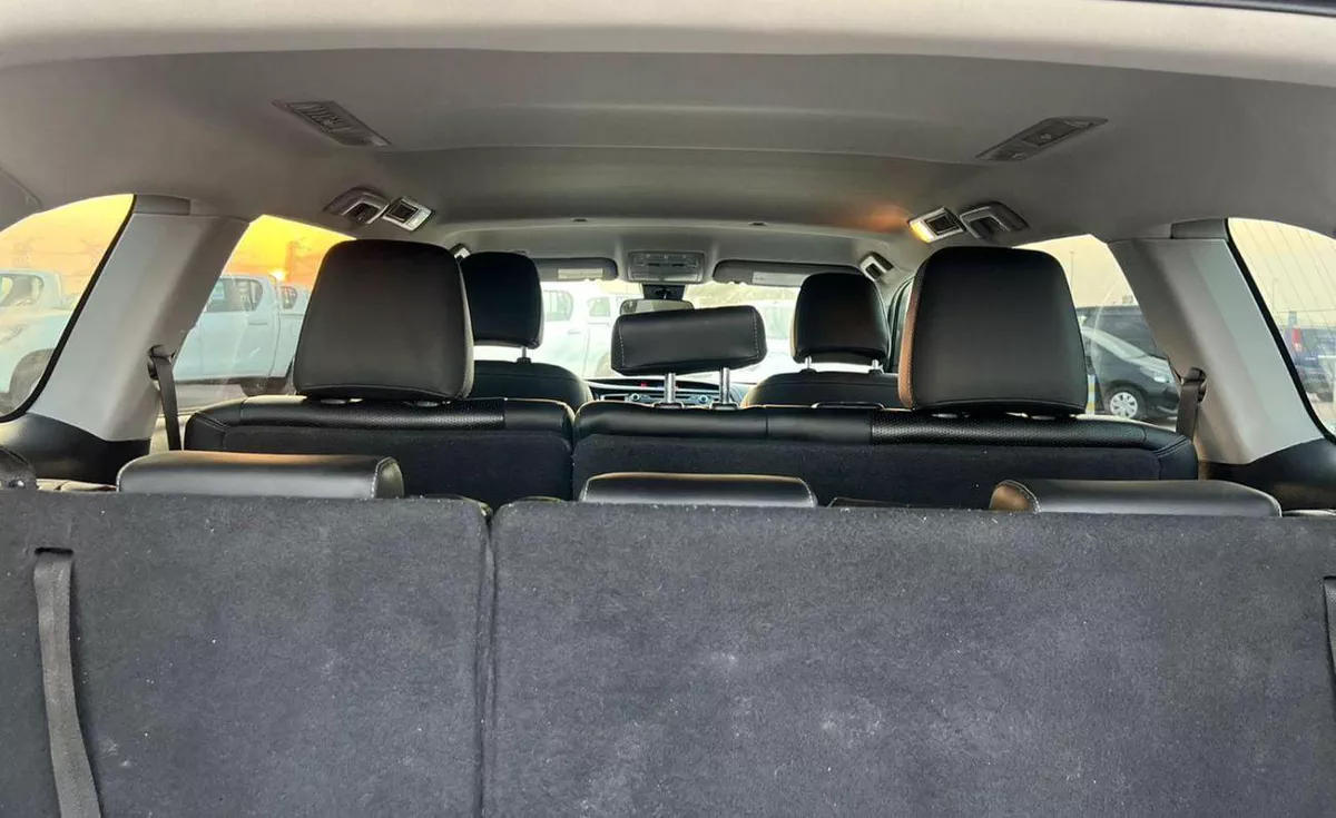 Toyota Highlander LE 2019 Toyota Highlander 3.5L V6 - AWD 4x4 - Rear Camera - Leather seat 7 --16-0
