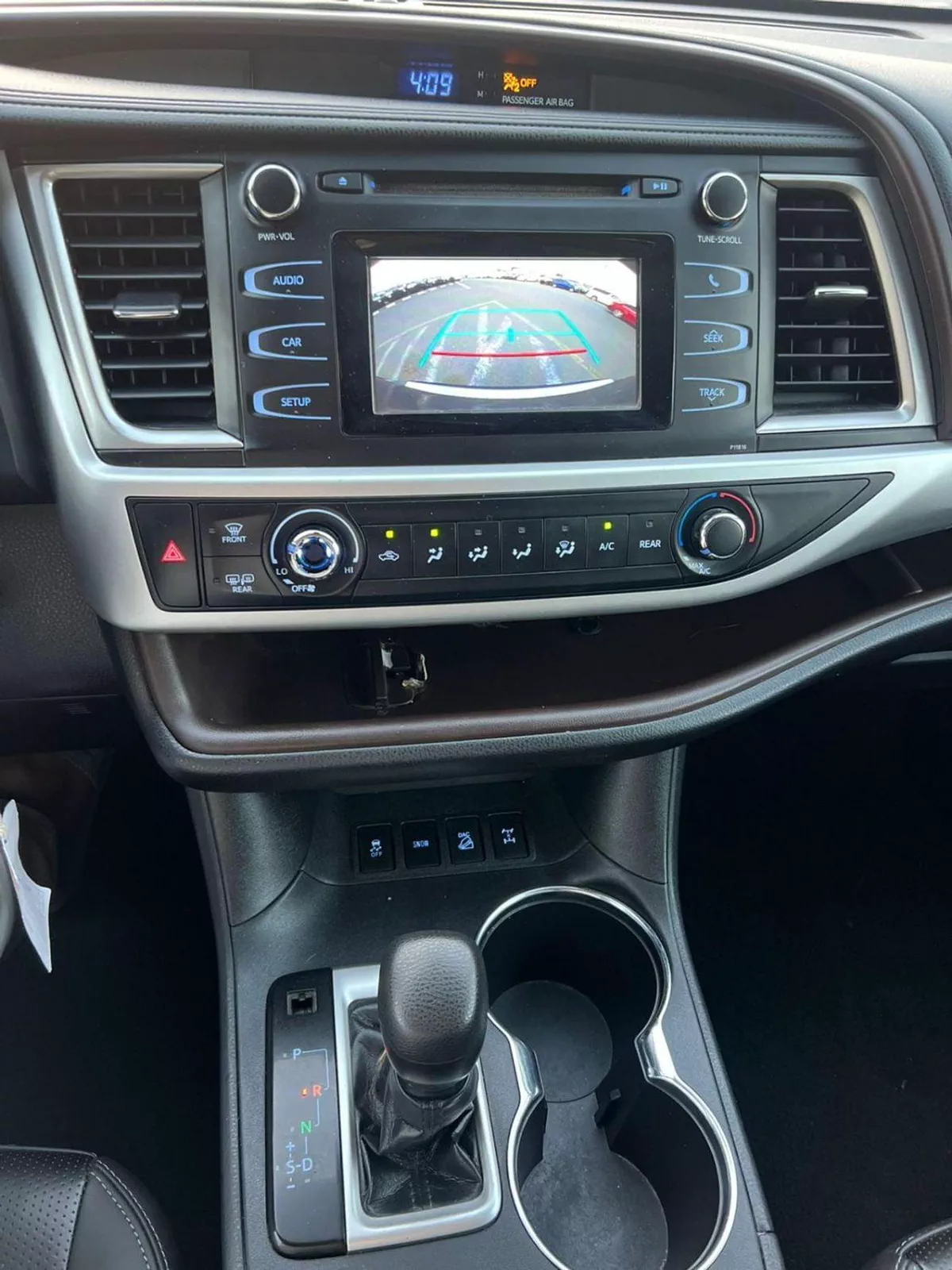 Toyota Highlander LE 2019 Toyota Highlander 3.5L V6 - AWD 4x4 - Rear Camera - Leather seat 7 --20-0