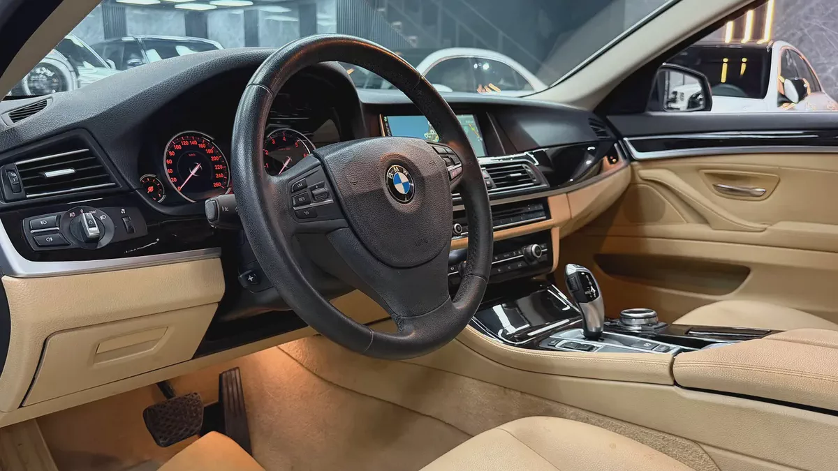 BMW 5-Series 520i Executive 2015 | GCC Specs | Low Mileage-9-9