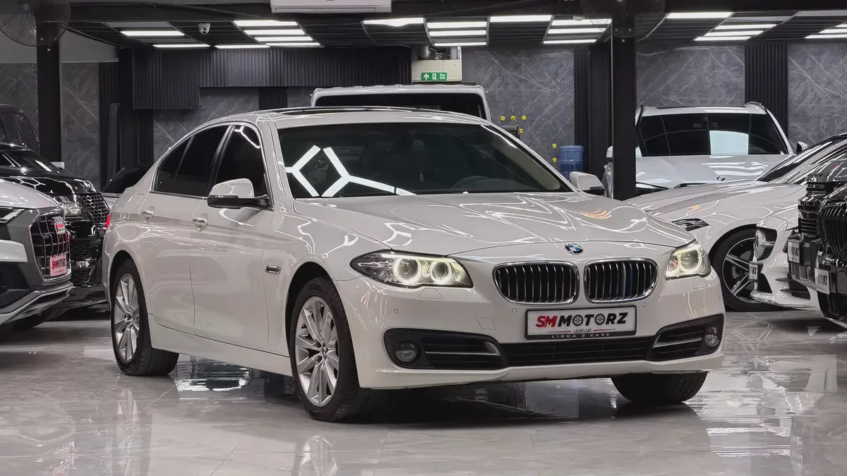 BMW 5-Series 520i Executive 2015 | GCC Specs | Low Mileage-1-1