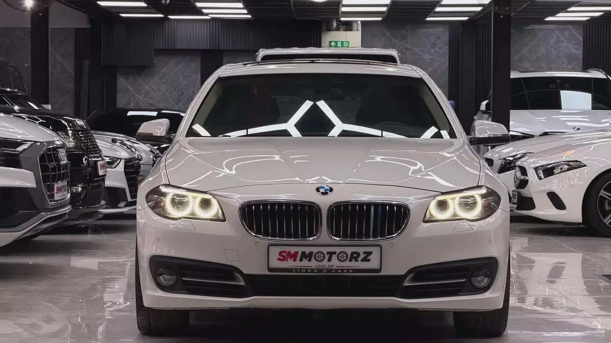 BMW 5-Series 520i Executive 2015 | GCC Specs | Low Mileage-2-2
