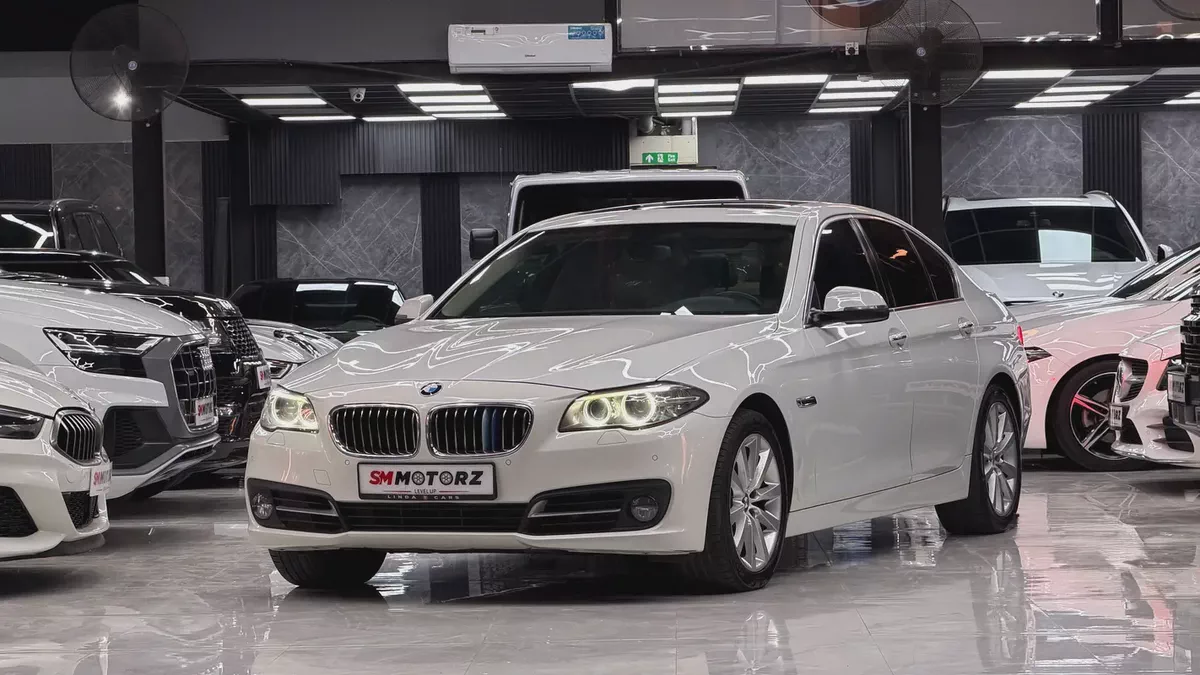 BMW 5-Series 520i Executive 2015 | GCC Specs | Low Mileage-3-3