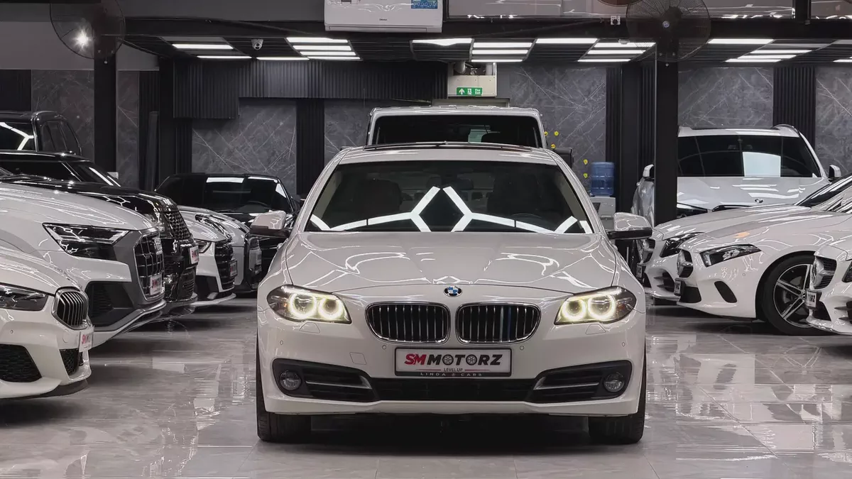 BMW 5-Series 520i Executive 2015 | GCC Specs | Low Mileage-4-4
