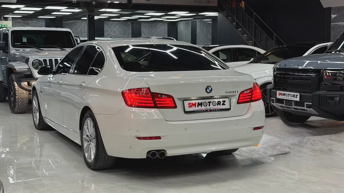 BMW 5-Series 520i Executive 2015 | GCC Specs | Low Mileage-7-7