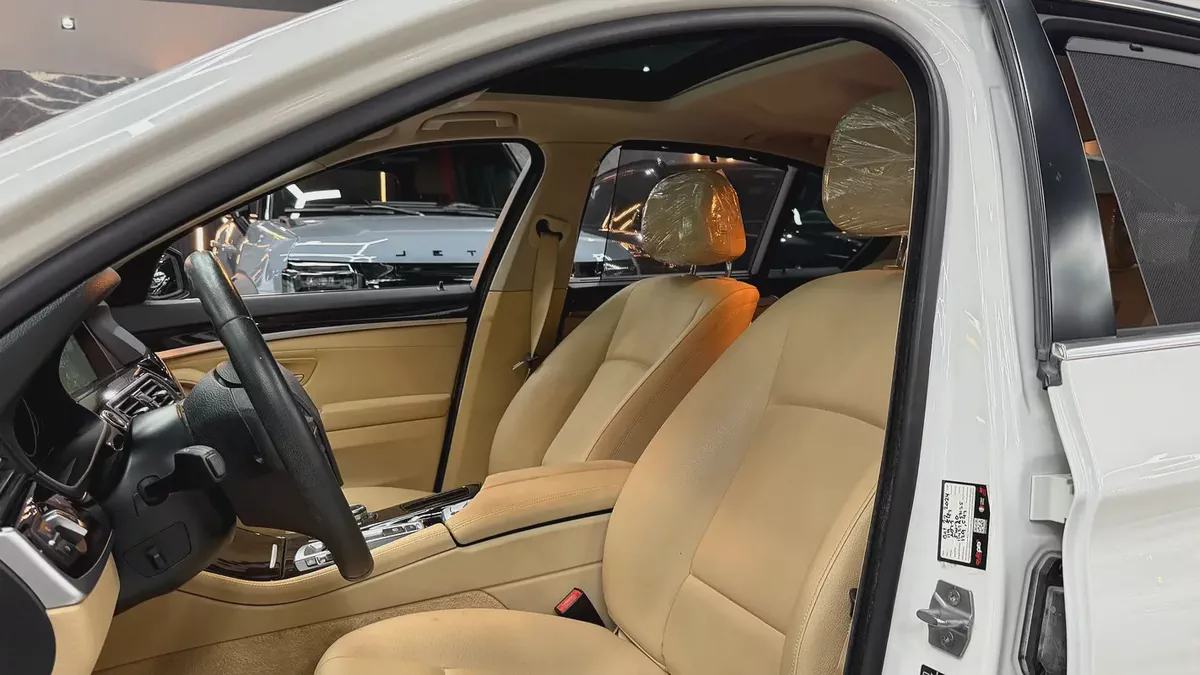 BMW 5-Series 520i Executive 2015 | GCC Specs | Low Mileage-8-8