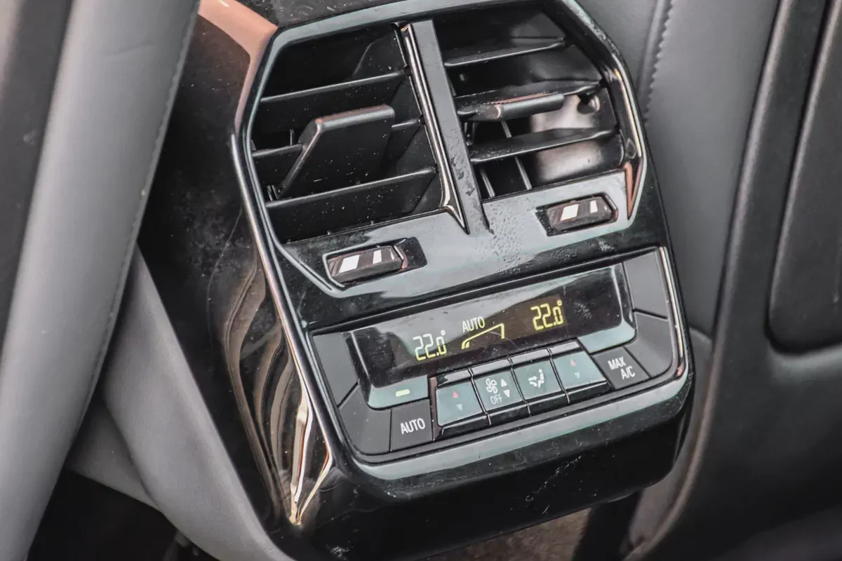 BMW iX xDrive40 2022 Korean Specs - Electric Luxury SUV-11-11