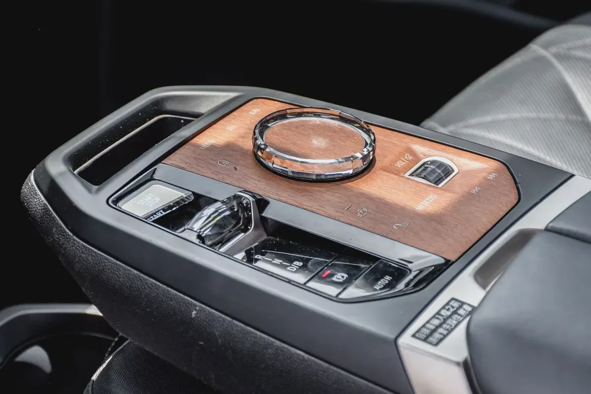 BMW iX xDrive40 2022 Korean Specs - Electric Luxury SUV-18-18