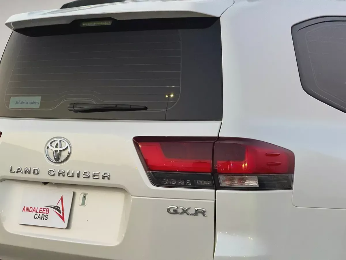 TOYOTA LAND CRUISER EXR | 4.0L V6 | 7-SEATER | 2022 GCC-6-6
