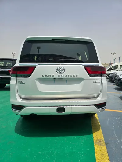 TOYOTA LAND CRUISER LC300 VXR 3.3L-6