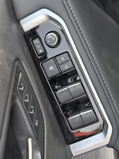 TOYOTA LAND CRUISER LC300 VXR 3.3L-8