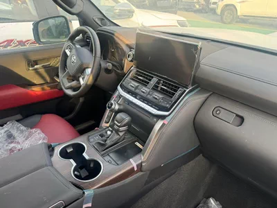 TOYOTA LAND CRUISER LC300 VXR 3.3L-10