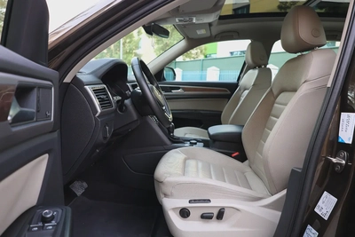 VOLKSWAGEN TERAMONT SEL V6 4MOTION - GCC SPECS - FULL SERVICE HISTORY FROM AGENCY - ACCIDENT FREE --10