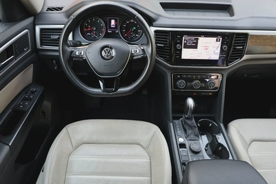 VOLKSWAGEN TERAMONT SEL V6 4MOTION - GCC SPECS - FULL SERVICE HISTORY FROM AGENCY - ACCIDENT FREE --12