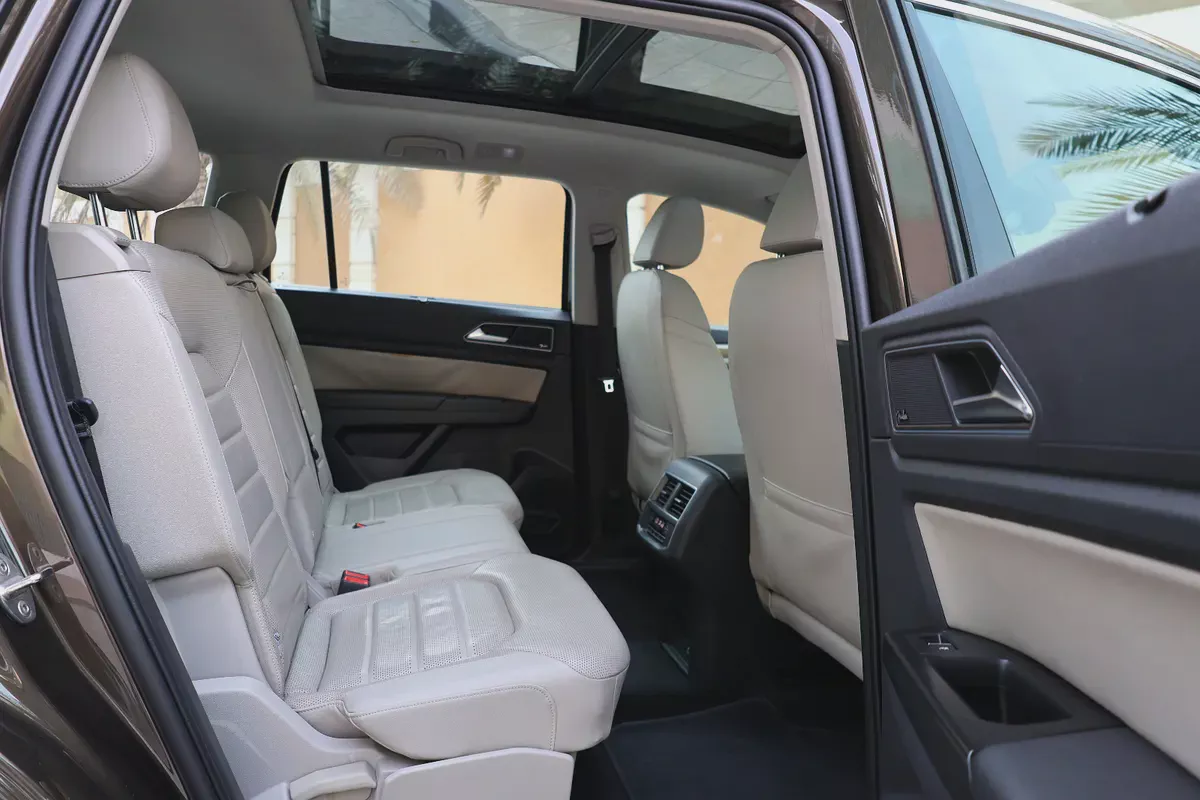 VOLKSWAGEN TERAMONT SEL V6 4MOTION - GCC SPECS - FULL SERVICE HISTORY FROM AGENCY - ACCIDENT FREE --18-18