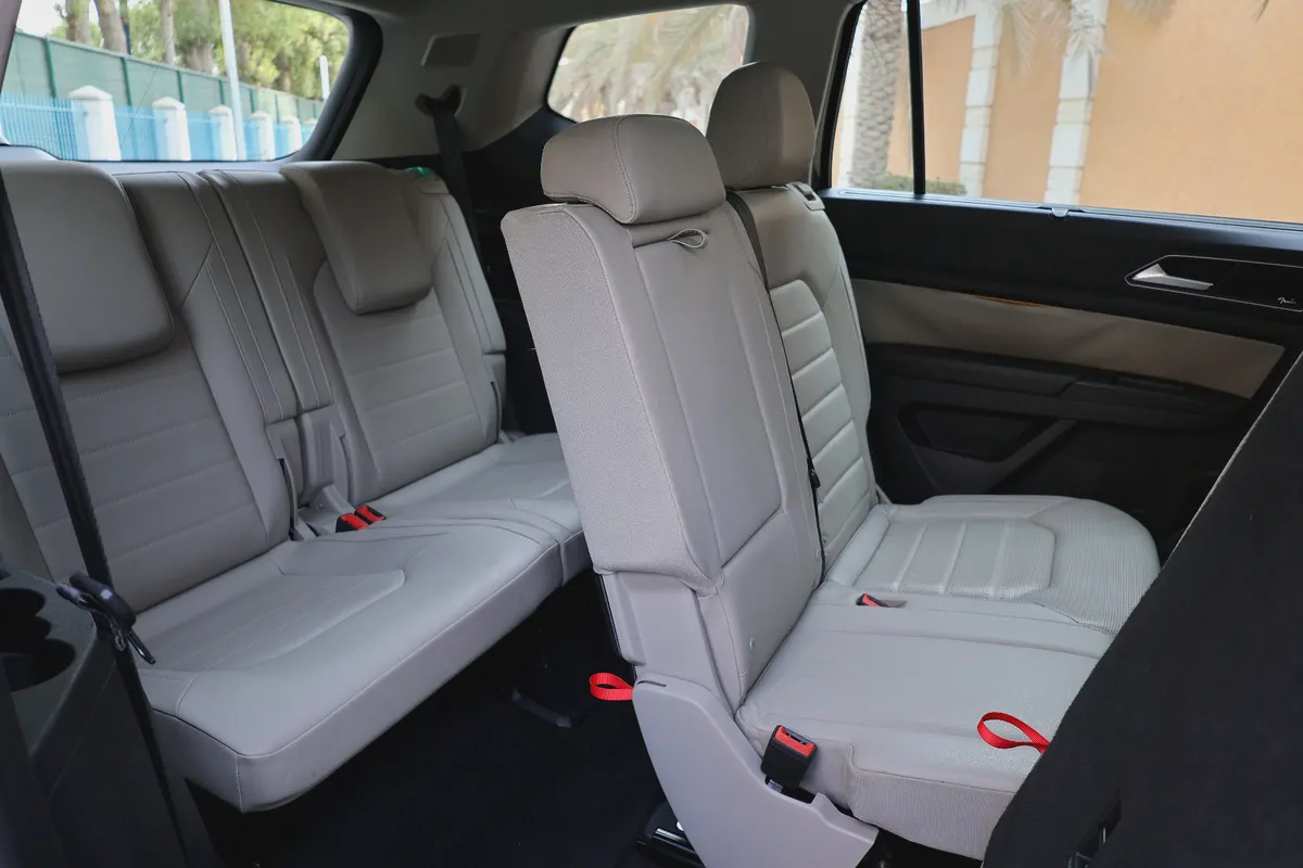 VOLKSWAGEN TERAMONT SEL V6 4MOTION - GCC SPECS - FULL SERVICE HISTORY FROM AGENCY - ACCIDENT FREE --19-19