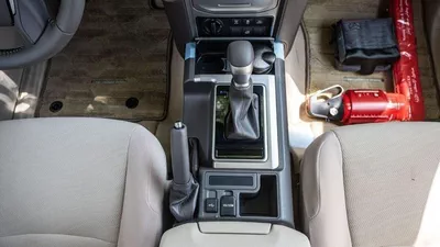 Toyota Prado GXR 4.0P AT MY2023 - BLACK-12