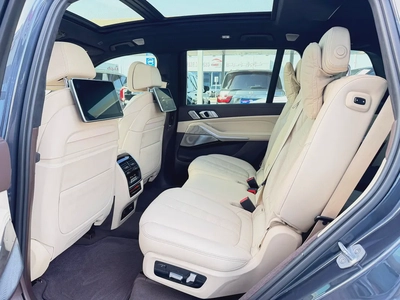 BMW X7 xdrive 50i  رمادي / بيج 2019 خليجي-7