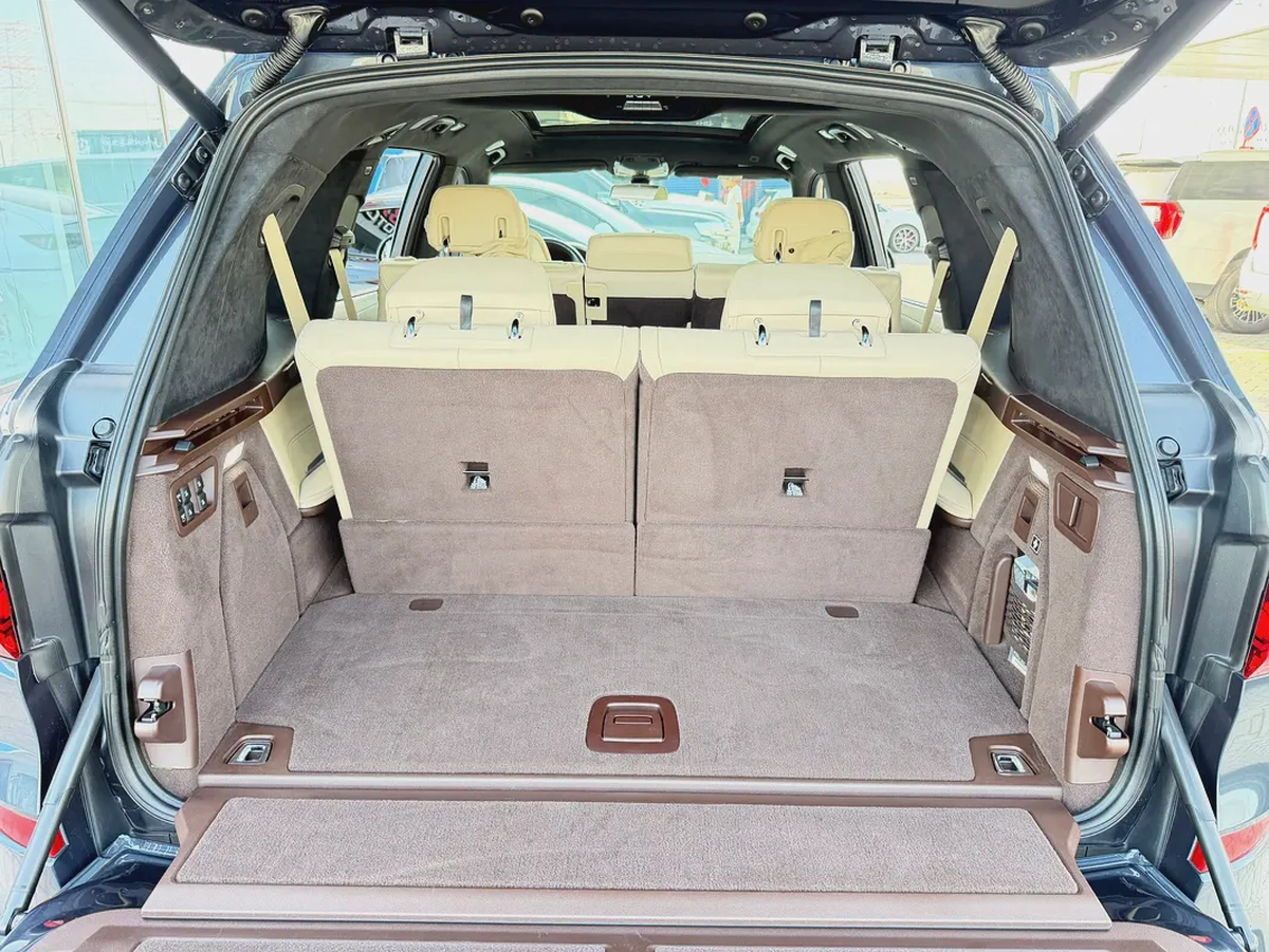 BMW X7 xdrive 50i رمادي / بيج 2019 خليجي-12-12