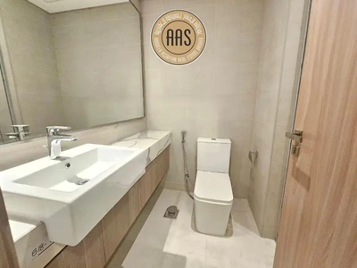 Luxurious Ultra Modern Brand Studio with And All 5 Star Amenities free-7