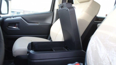 Toyota Granvia PREMIUM-12