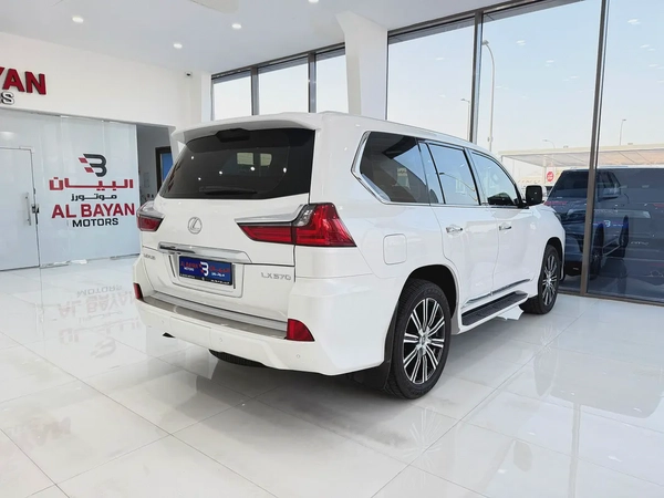 لكزس LX570 بلاتينيوم ابيض / بيج 2020 (الفطيم)