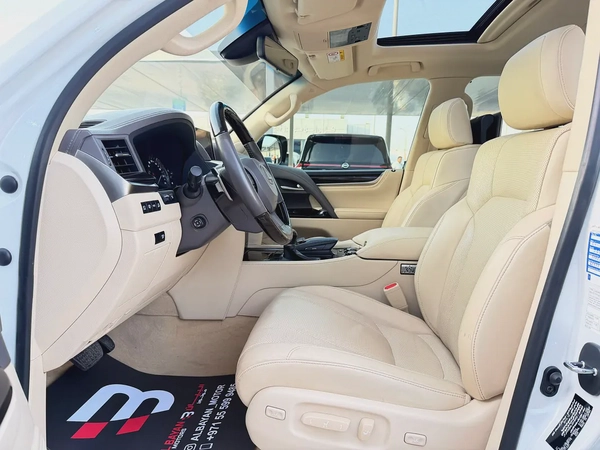 لكزس LX570 بلاتينيوم ابيض / بيج 2020 (الفطيم)