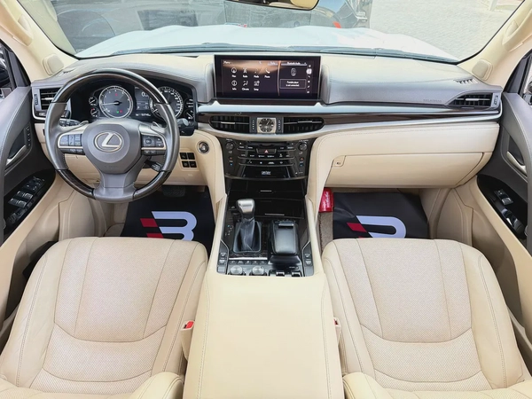 لكزس LX570 بلاتينيوم ابيض / بيج 2020 (الفطيم)