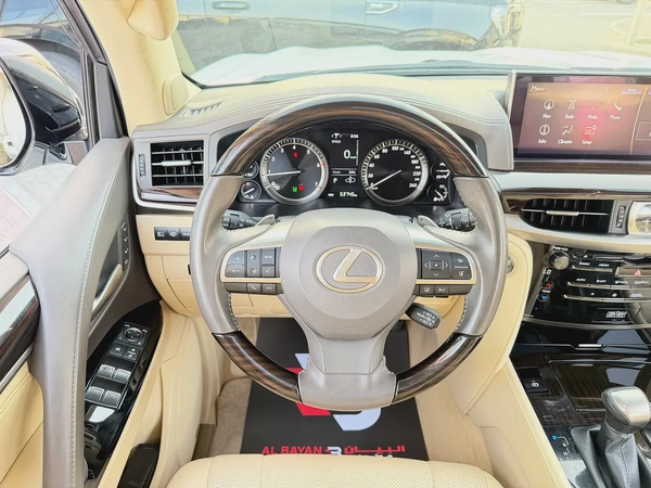 لكزس LX570 بلاتينيوم ابيض / بيج 2020 (الفطيم)