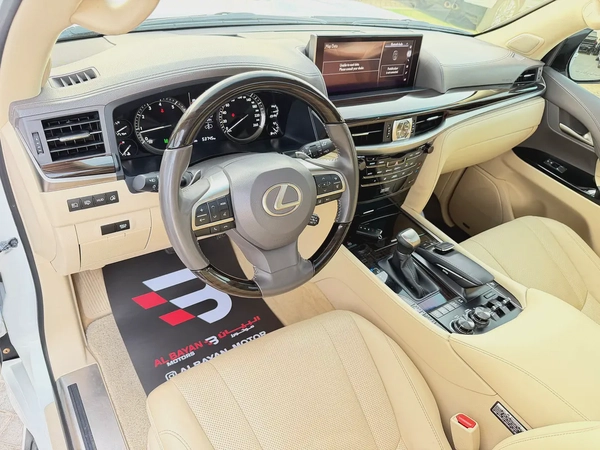 لكزس LX570 بلاتينيوم ابيض / بيج 2020 (الفطيم)
