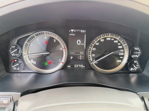 لكزس LX570 بلاتينيوم ابيض / بيج 2020 (الفطيم)