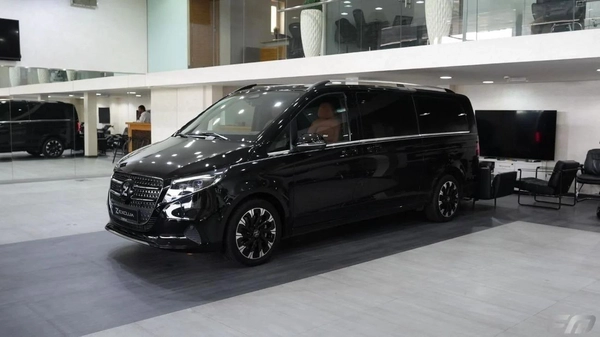 New Mercedes Benz V300 2025