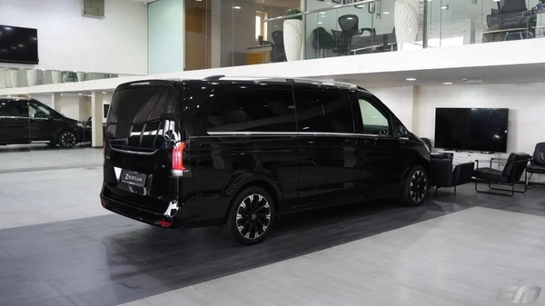 New Mercedes Benz V300 2025