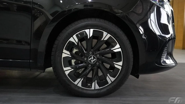 New Mercedes Benz V300 2025