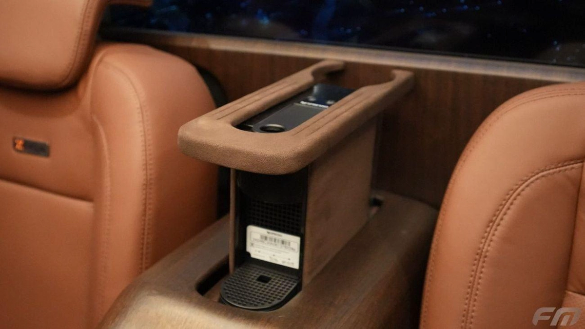 New Mercedes Benz V300 2025-12-12