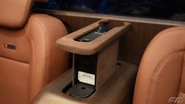 New Mercedes Benz V300 2025