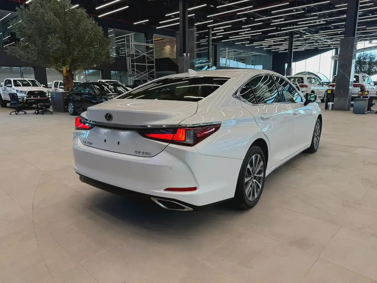 لكزس ES 350 بريمير - موديل 2025 - ضمان الوكيل-4-4