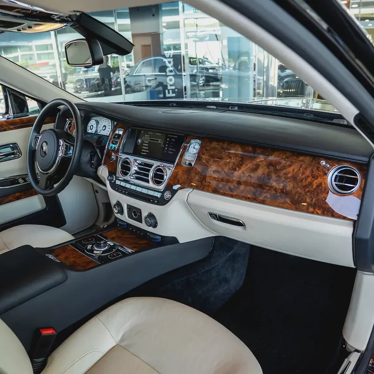 ROLLS ROYCE GHOST  2010  GCC DONE ONLY 30,000KM-9-9
