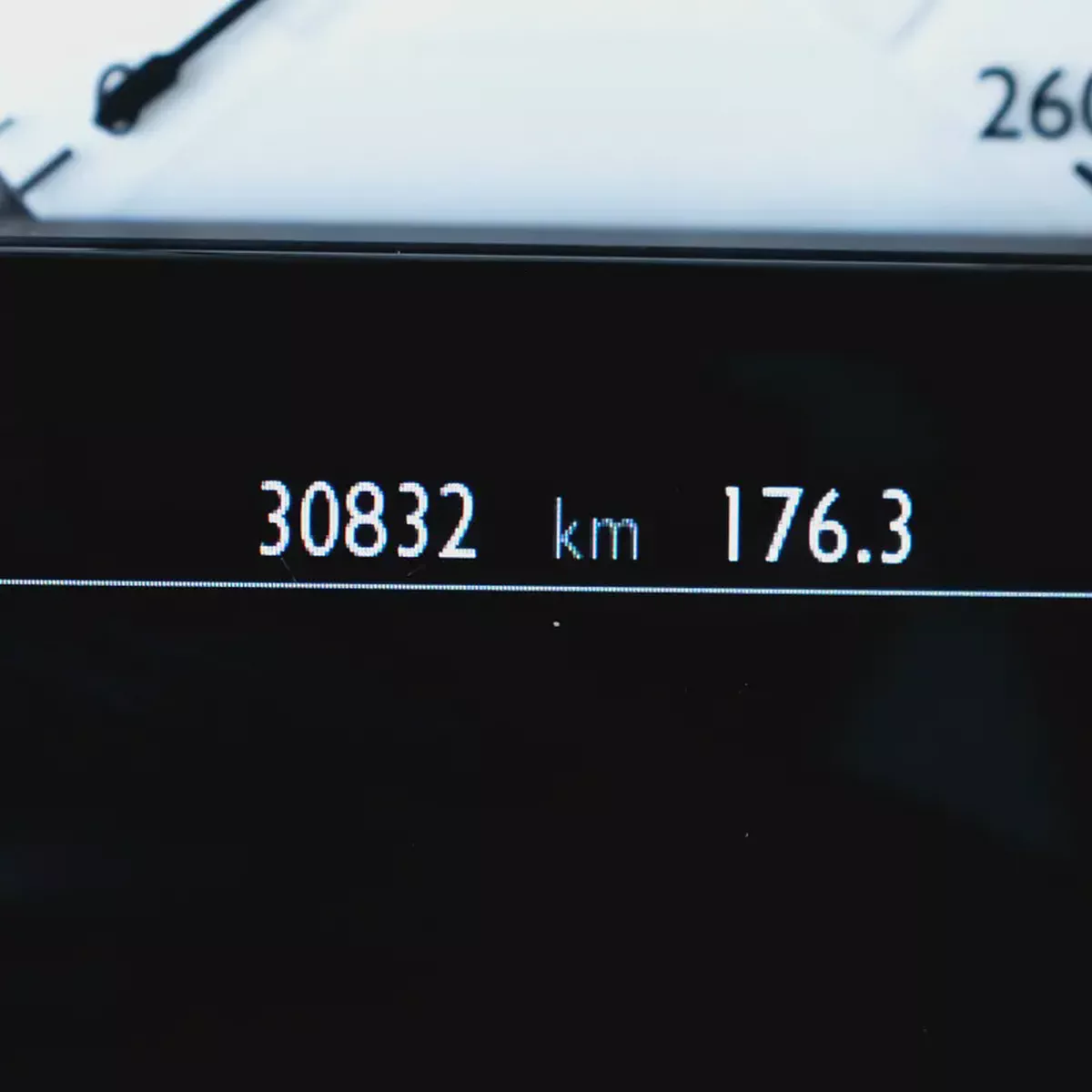 ROLLS ROYCE GHOST  2010  GCC DONE ONLY 30,000KM-15-15
