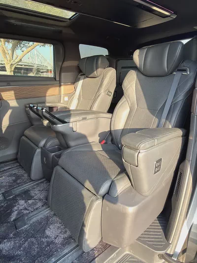 VIP Seats Toyota Alphard 2024 Japanese Specs-13