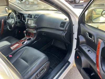 Toyota Highlander  2013 Toyota Highlander Hybrid 3.5L V6 - Rear Camera Leather Seat - Sunroof-13